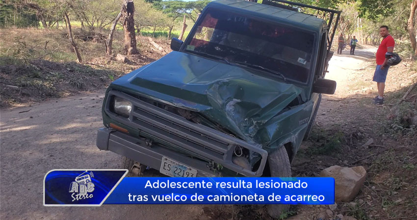 Adolescente resulta lesionado tras vuelco de camioneta de acarreo en La Tunosa