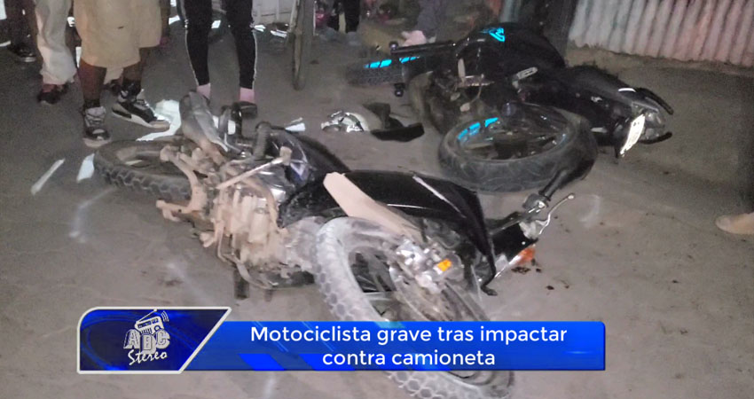 Motociclista grave tras impactar contra camioneta