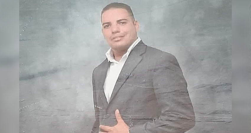 Familiares buscan a Jeffrey José Flores Ramírez. Foto: Cortesía/Radio ABC Stereo