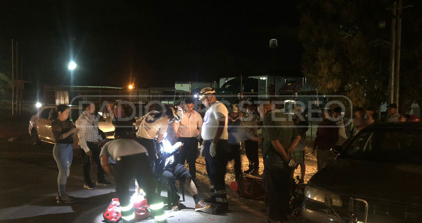 Miembros de la Cruz Blanca brindaron atención prehospitalaria al lesionado.  Foto: Cortesía/Radio ABC Stereo