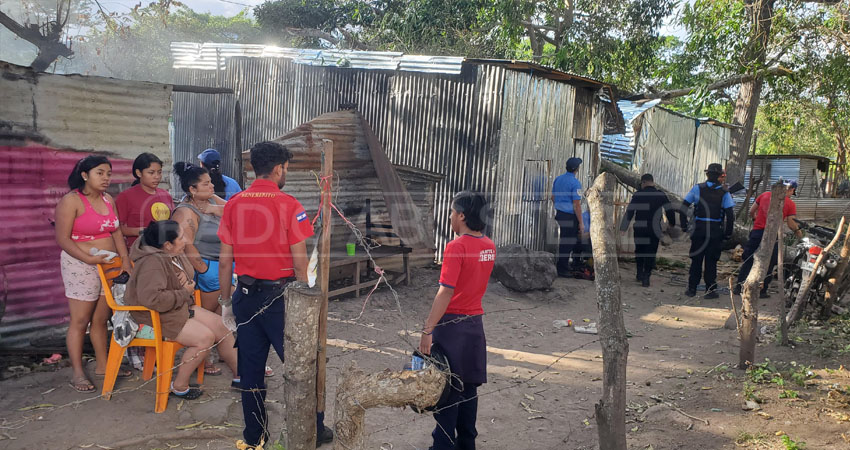 Familia pide ayuda para erigir su hogar. Foto: José Enrique Ortega/Radio ABC Stereo