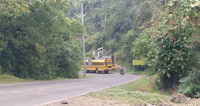 Entre montañas y neblina, la Cuesta de Wale se ha convertido en un tramo marcado por el peligro y el luto. Por muchos es conocida como “la cuesta de la muerte”.