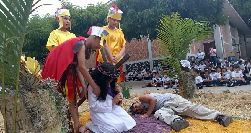 Una de las prácticas de meditación más extendidas de la iglesia católica. Foto: Famnuel Úbeda/Radio ABC Stereo