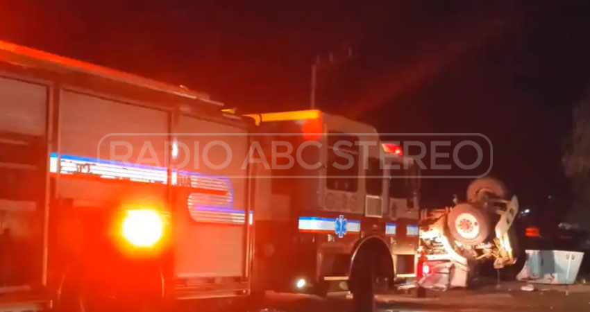Socorristas de Benemérito de Bomberos se presentaron al lugar. Foto: Captura de pantalla/Radio ABC Stereo