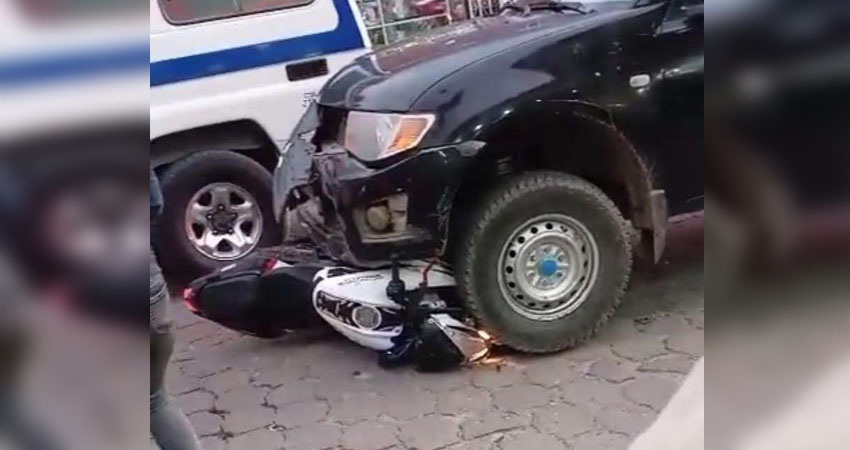 Motociclista adolescente impactó contra una camioneta. Foto: Cortesía/Radio ABC Stereo