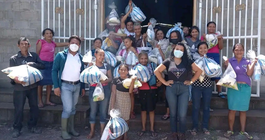 La entrega se realizó en las comunidades San Juan de Somoto y El Zapote. Foto: Cortesía/Radio ABC Stereo