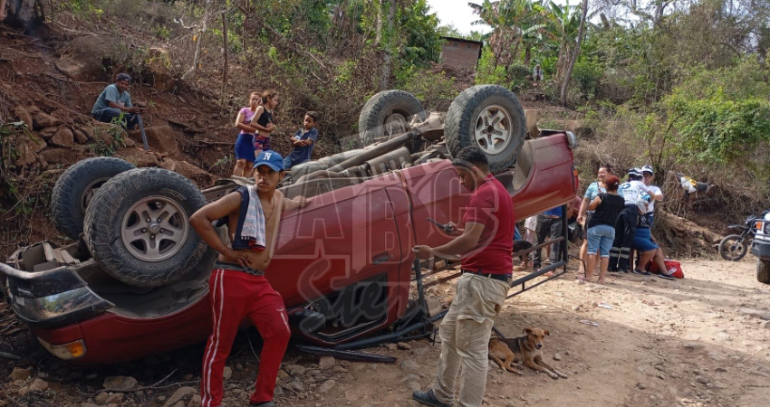 Vuelco de camioneta. Foto: Cortesía/Radio ABC Stereo