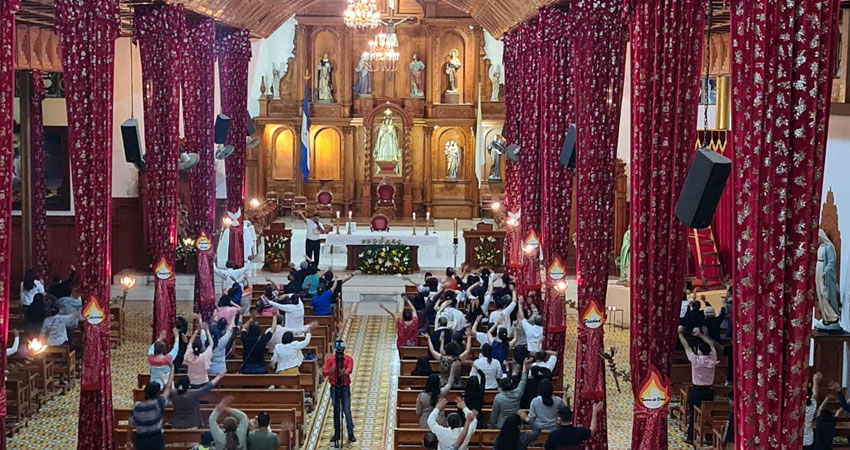Representa la llegada del Espíritu Santo y la consagración de la iglesia. Foto: Famnuel Úbeda/Radio ABC Stereo