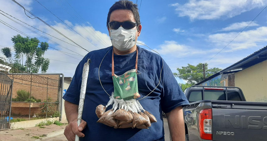 Recientemente decidió vender paquetes de café para obtener recursos económicos extra. Foto: Famnuel Úbeda/Radio ABC Stereo