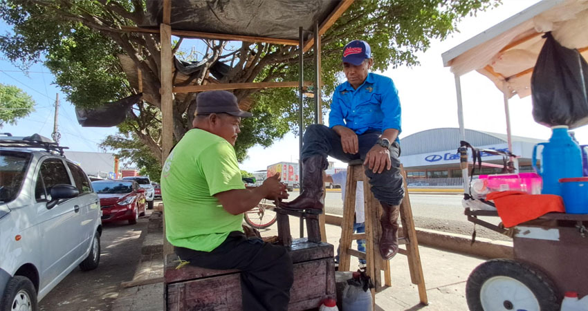 Rufo Estrada Centeno, lustrador de Estelí. Foto: Famnuel Úbeda/Radio ABC Stereo