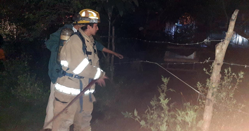 El incendio ocurrió el barrio 18 de Mayo. Foto: Famnuel Úbeda/Radio ABC Stereo