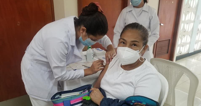 La jornada estaba dirigida a personas mayores de 50 años que habían recibido la primera dosis. Foto: Silais Estelí