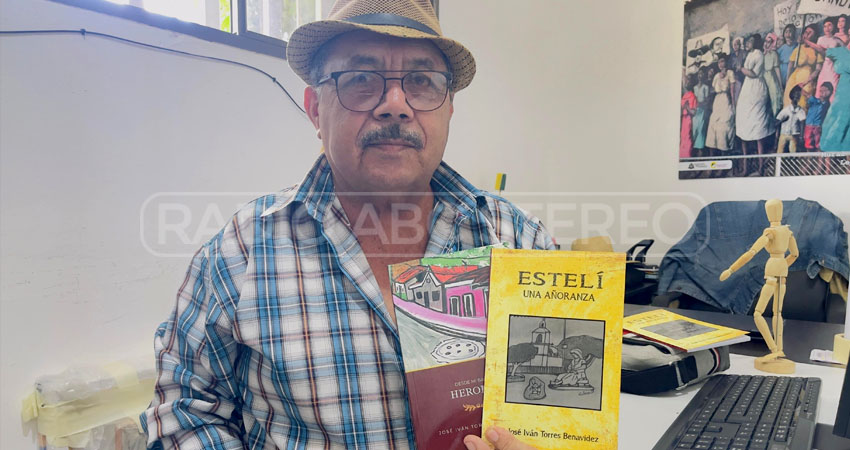 El autor se está encargando de entregar personalmente las copias de su libro a los lectores interesados en adquirilo.