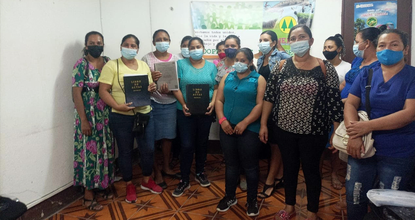 Mujeres socias de las cooperativas. Foto: Cortesía/Radio ABC Stereo