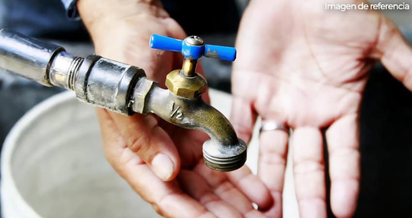 Los afectados esperan que pronto pueden resolver la problemática que los ha obligado a buscar agua en otras zonas.