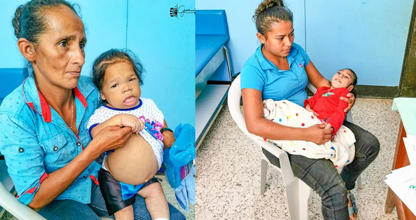 Las dos niñas junto a sus mamás. Foto: Cortesía