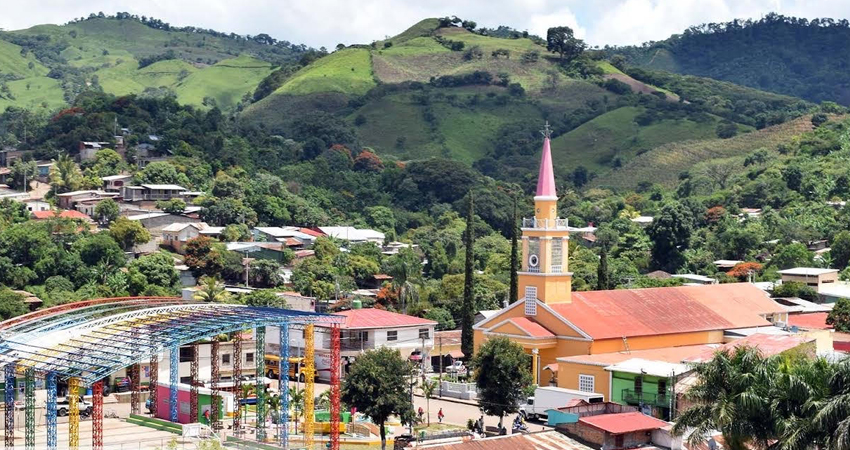 La denunciante indicó que el negocio de ubica cerca de la Iglesia Católica de Yalí. Foto: Cortesía/Radio ABC Stereo