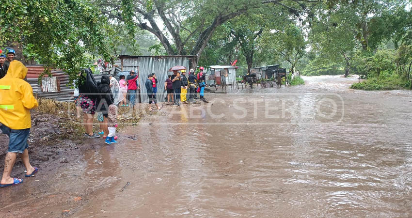 Caudal del río Estelí creció y algunas familias debieron ser evacuadas. Foto: José Enrique Ortega/Radio ABC Stereo