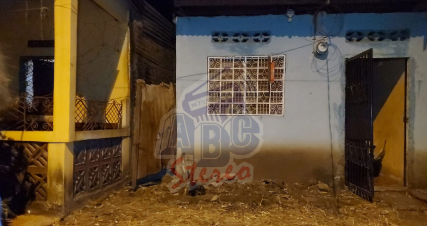 El joven cayó del techo y quedó atrapado en medio de dos paredes. Foto: José Enrique Ortega/Radio ABC Stereo